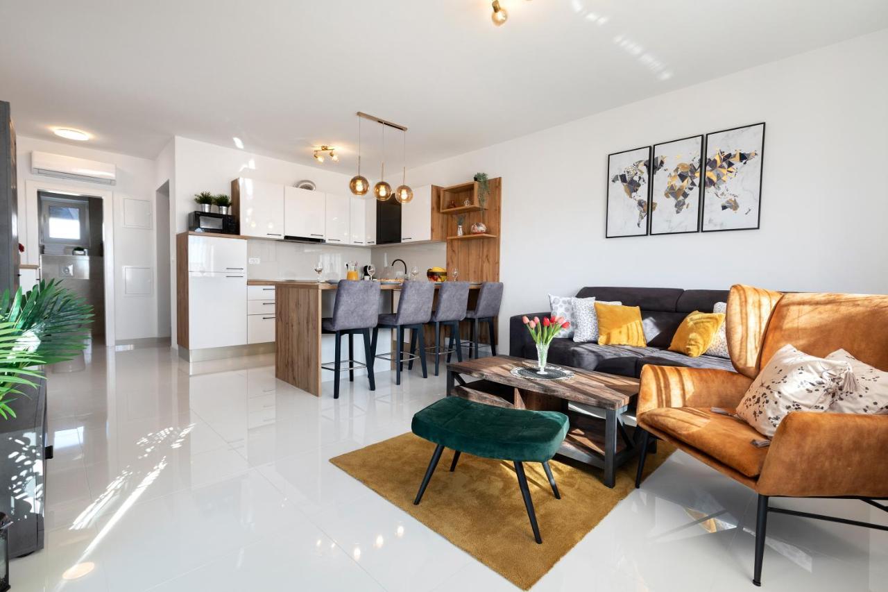 Sunny Island Apartment Trogir Exterior foto