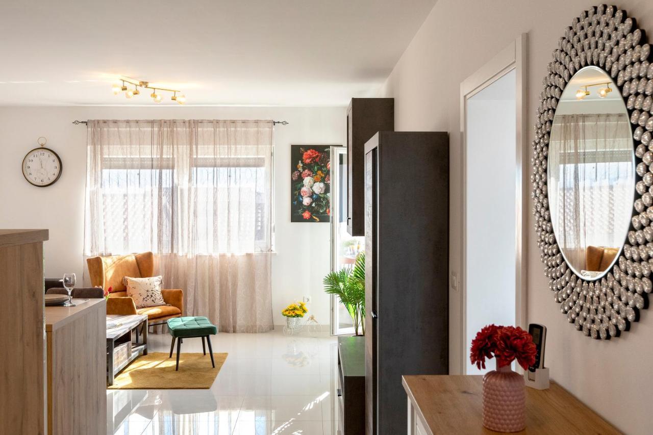 Sunny Island Apartment Trogir Exterior foto